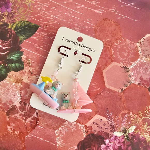 Teddy's Wonderland Jet Ski and Windsurfer Pink Heart Beaded Dangle Earrings - Picture 3 of 5